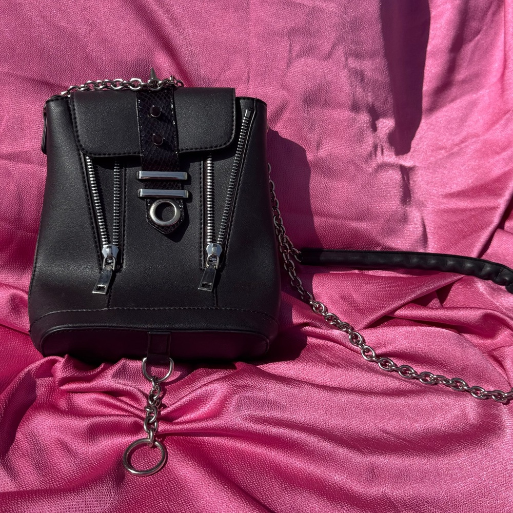🖤Rare Disturbia Crossbody Spiked Bucket Bag🖤